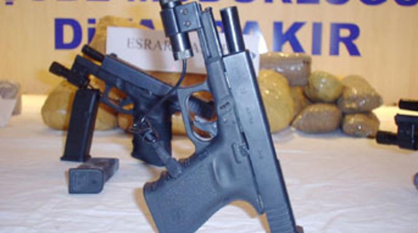 Diyarbakır'da silah ka&ccedil;ak&ccedil;ılarına aman yok