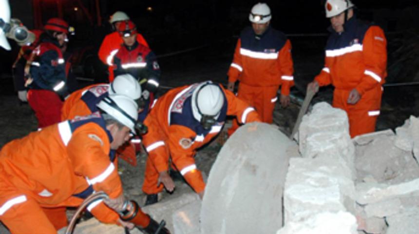 Afyonkarahisar'da nefes kesen deprem tatbikatı
