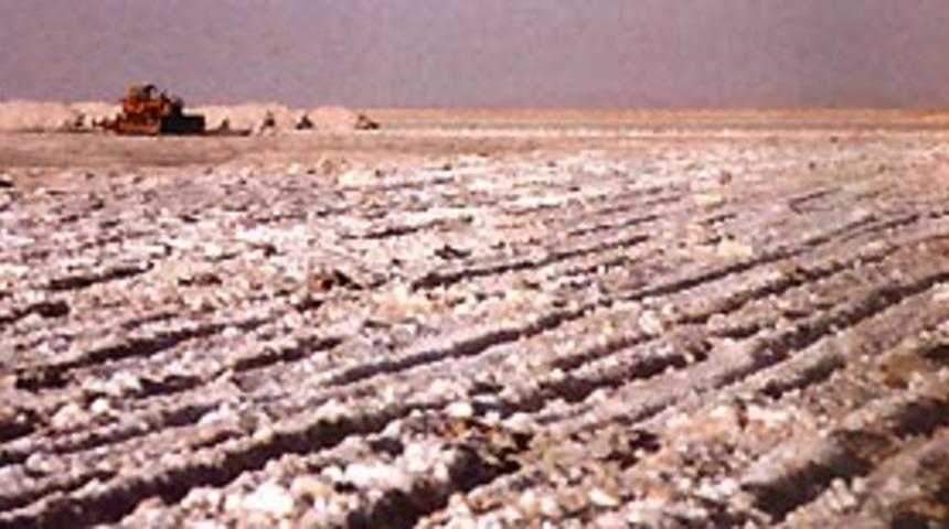 Tuz G&ouml;l&uuml; 40 yılda y&uuml;zde 50 k&uuml;&ccedil;&uuml;ld&uuml;