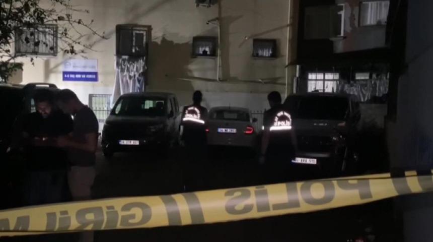 Beyoğlu'nda binanın bah&ccedil;esinde patlama! &Ccedil;ok sayıda ekip sevk edildi