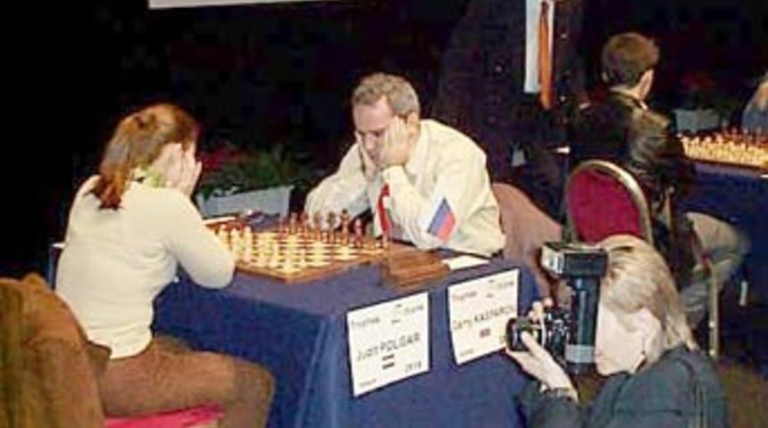 Satran&ccedil; ustası Kasparov T&Uuml;YAP'ta