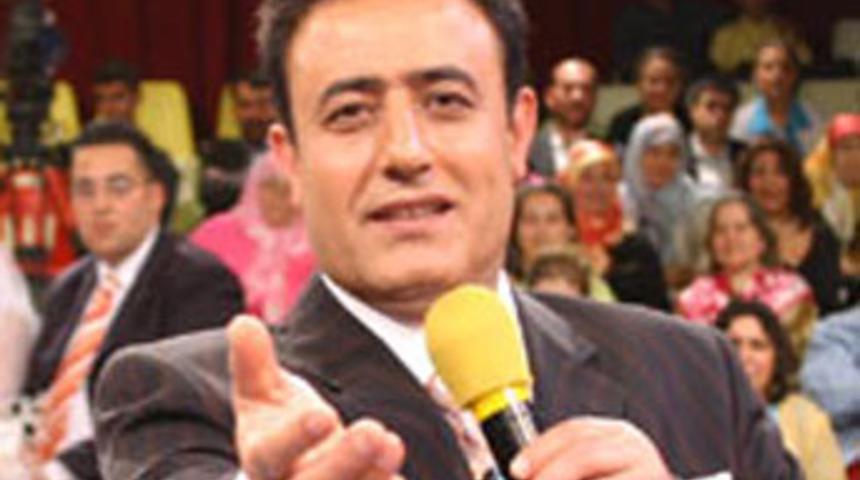 Hesabı şarkı s&ouml;yleyerek &ouml;dedi