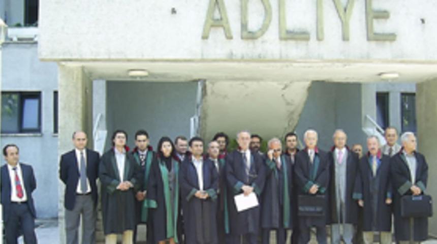 A&ccedil;lık sınırındaki avukatlar