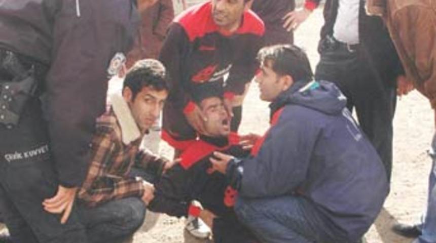 Polisten futbolculara biber gazı