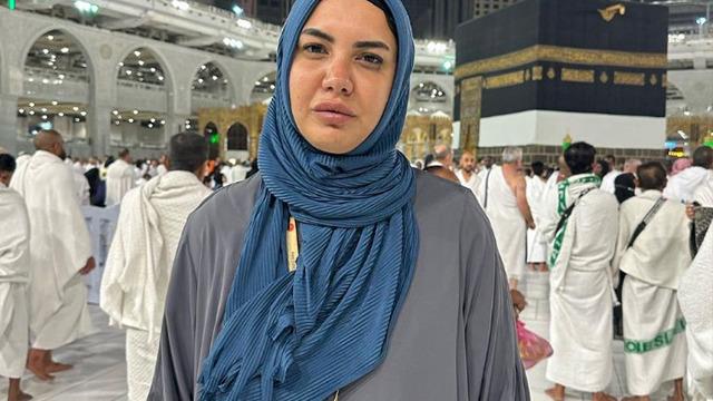 Fulya Öztürk umreye gitti, başörtülü fotoğrafını paylaştı! Rabbim bana da nasip etti