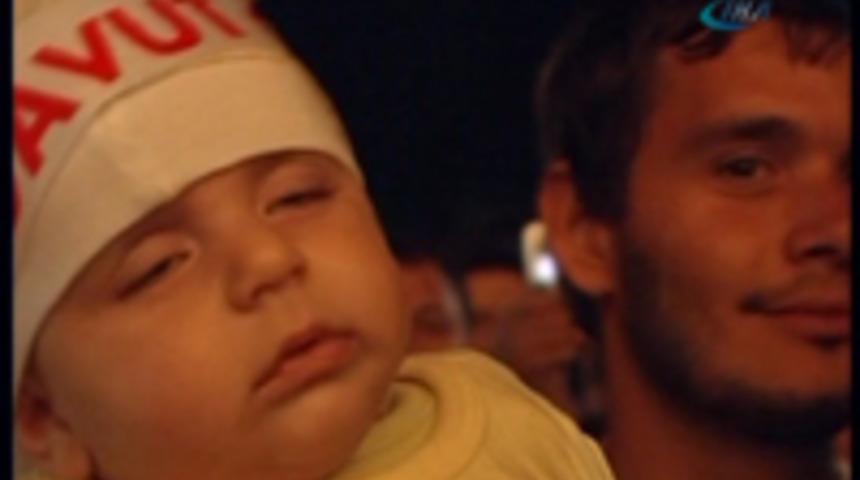 2 aylık bebeğe konser işkencesi