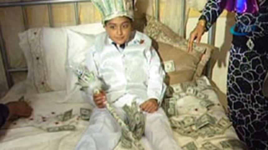 Aşiret s&uuml;nnetinde dolarlar yağdı