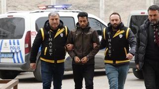 Oğluyla kavga eden çocuğun babasını öldürdü, tabancayı suçladı