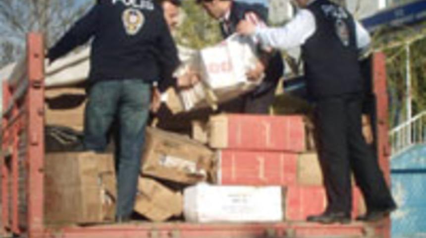 Van'da ka&ccedil;ak sigara ve ila&ccedil; operasyonu