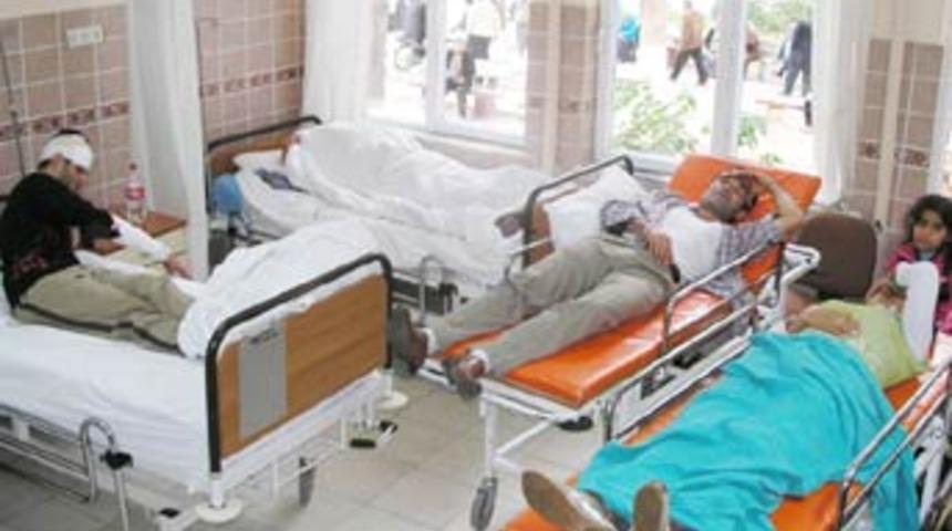 Otob&uuml;s şarampole yuvarlandı: 29 yaralı