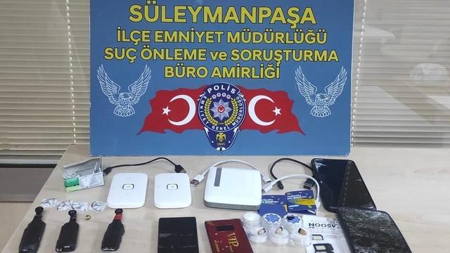 Tekirdağ’da ehliyet sınavı için kamera ve mikrofonlu düzenek kuran kopyacılar yakalandı