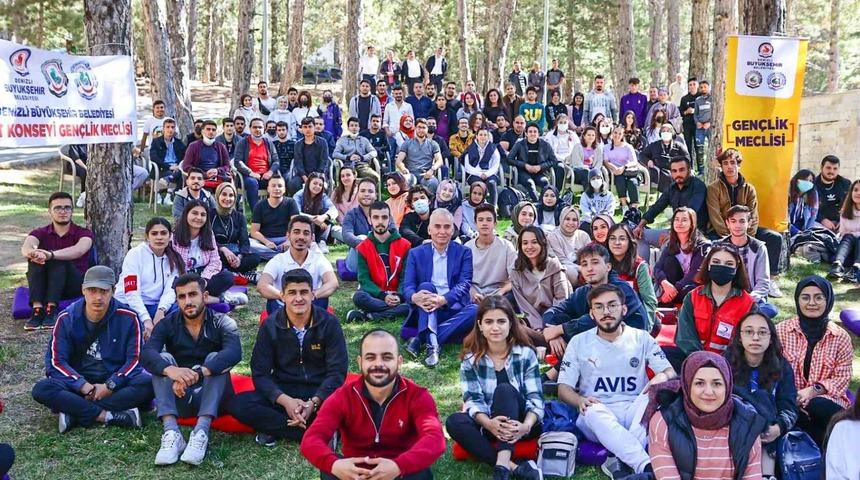 Denizli Büyükşehirden 25 milyon TL öğrenim yardımı