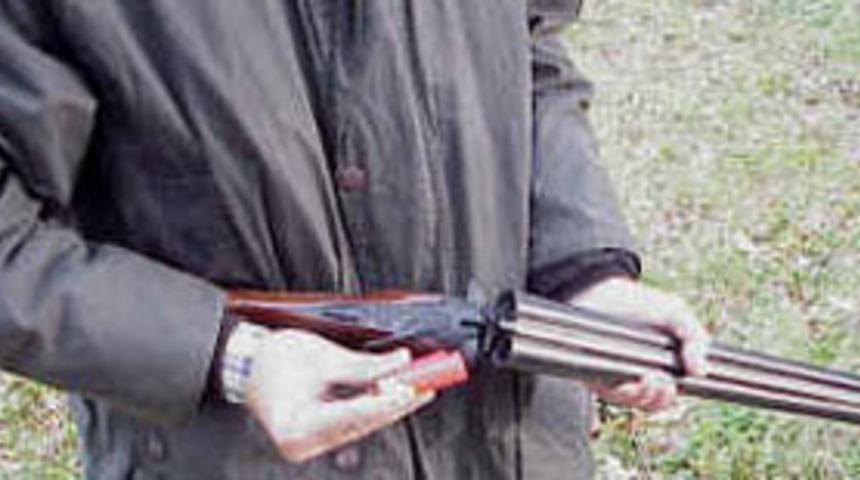 Silahla şakalaşırken arkadaşını &ouml;ld&uuml;rd&uuml;