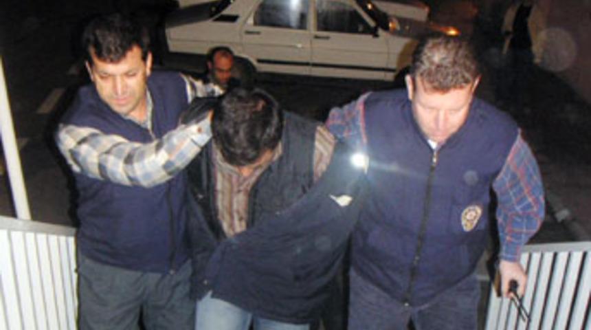 Petrol istasyonunda silahlı gasp