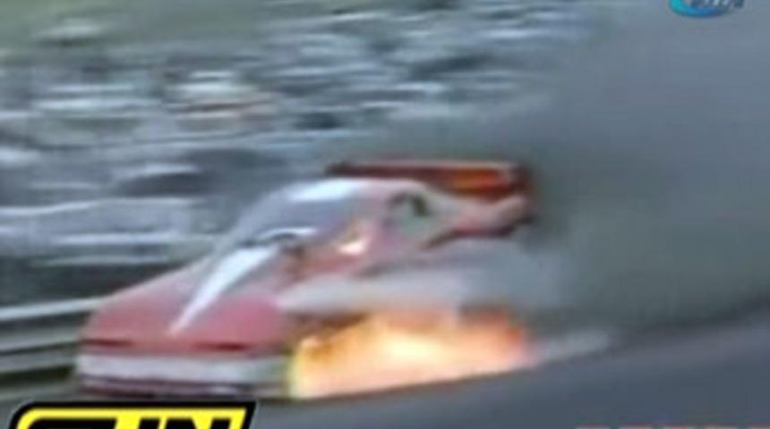 Alev topuna d&ouml;nen otomobil b&ouml;yle infilak etti