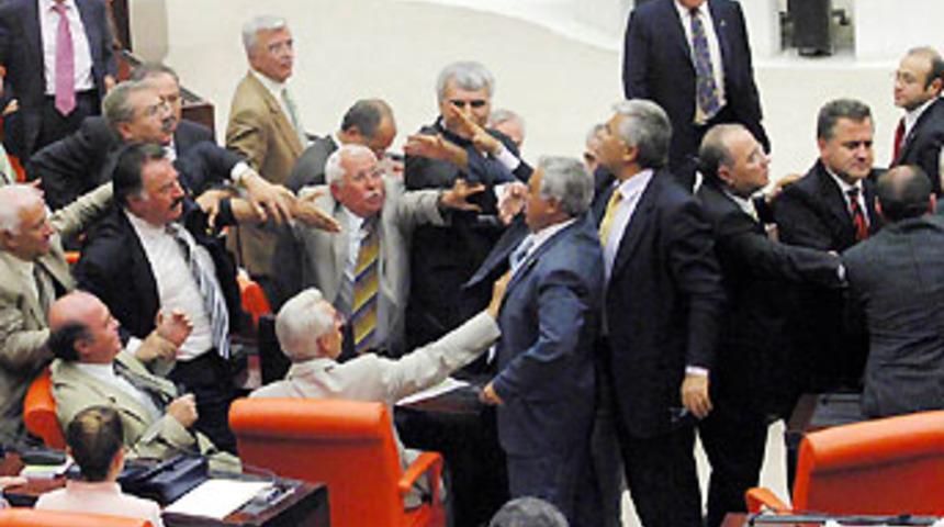 TBMM'de tansiyon "y&uuml;kseldi" seviye "d&uuml;şt&uuml;"