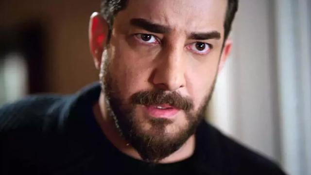 Enis Arıkan sosyal medyadan isyan etti! ''Donlayım, çıplağım gelmeyin''