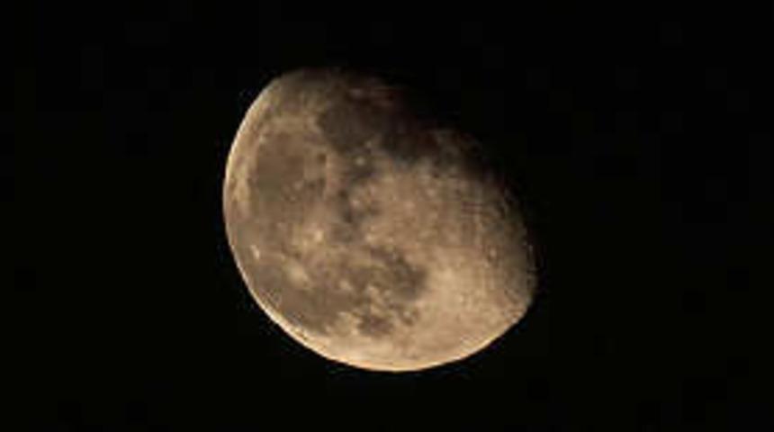 Ay'a g&ouml;nderilen ilk uydu Ay'a &ccedil;arptı 