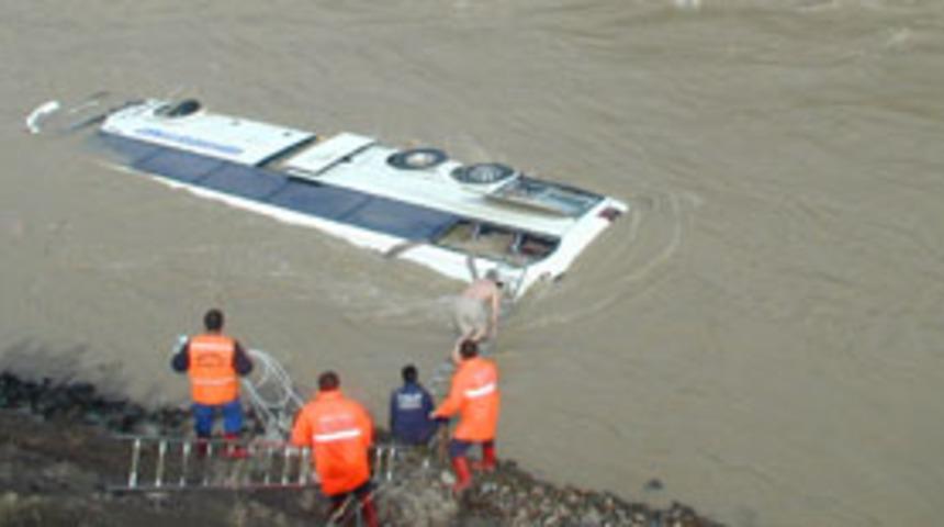 Kayıp yakınları olay yerinde sinir krizi ge&ccedil;irdi