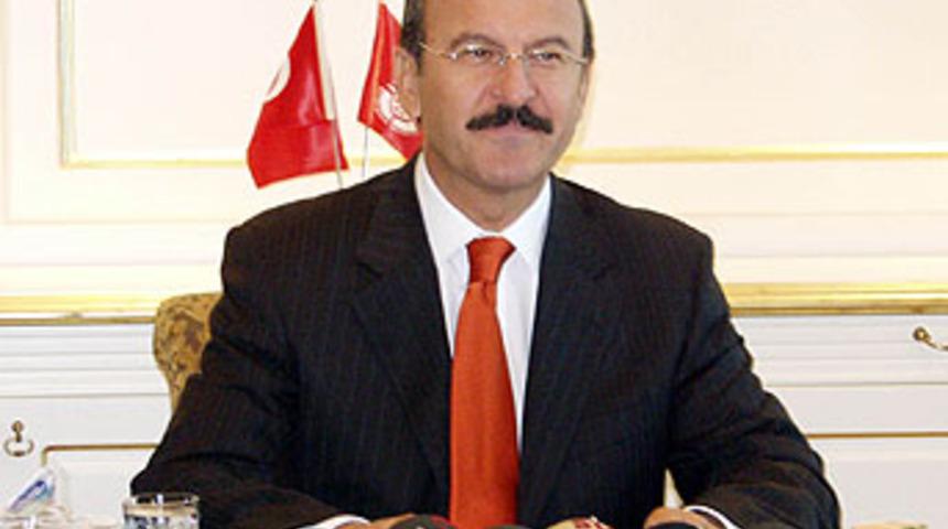 Ali M&uuml;fit G&uuml;rtuna parti kuruyor