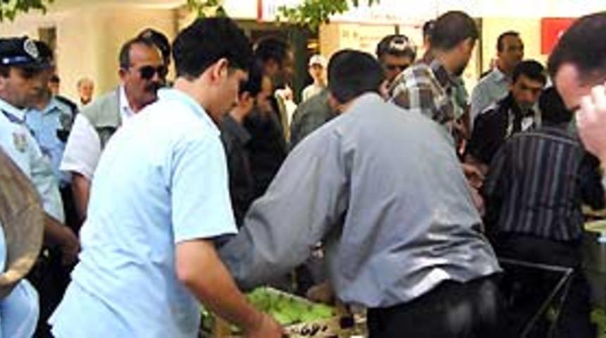 Zabıta-pazarcı gerginliği: 2 yaralı