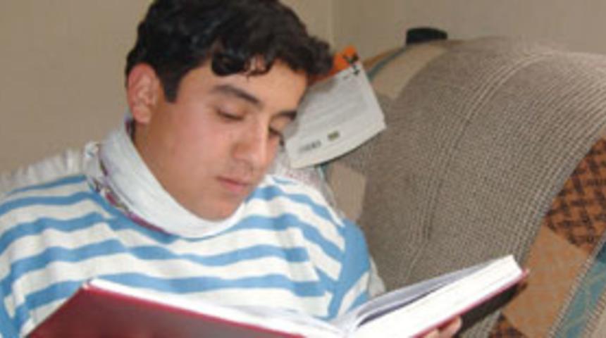 &Ouml;ğretmen dayağı hastanelik etti