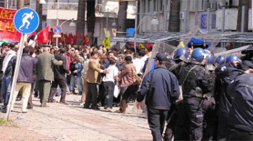 Adana'da korsan g&ouml;steri