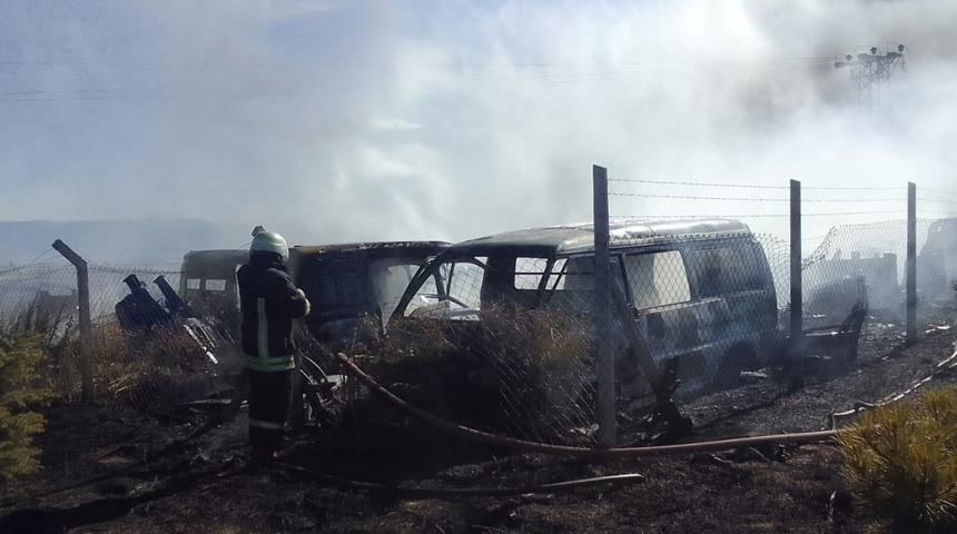 Çorum Sanayi Sitesi'nde yangın! 200 hurda araç kül oldu