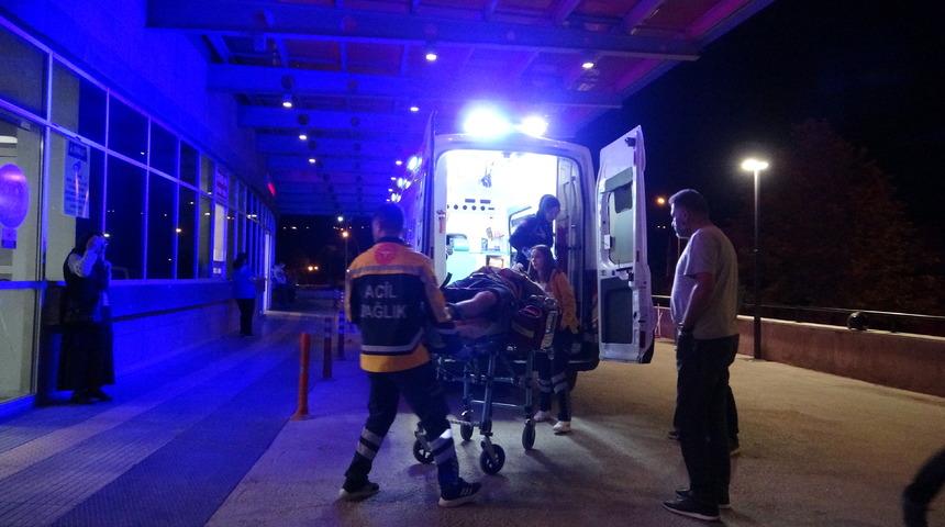 Çorum’da arama kaydı bulunan kişi polisten kaçarken 4. kattan düşerek yaralandı