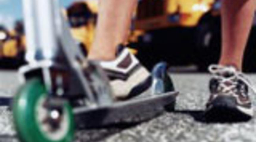 Şarjlı scooterlar gen&ccedil;lerin g&ouml;zdesi