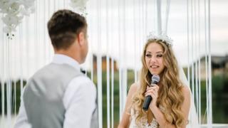 Gelin düğün konuşması sırasında aldatan nişanlısının ihanetini ifşa etti! Davetlilerin önünde tek tek mesajları okudu