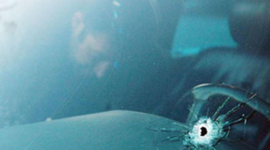 Otel sahibi, l&uuml;ks otomobilinde kurşunlandı