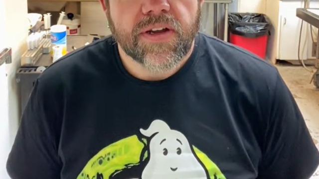 Cenaze uzmanı sosyal medyadan anlattı! Olay yaratan cevap... “Öldükten sonra estetikli göğüsler...”