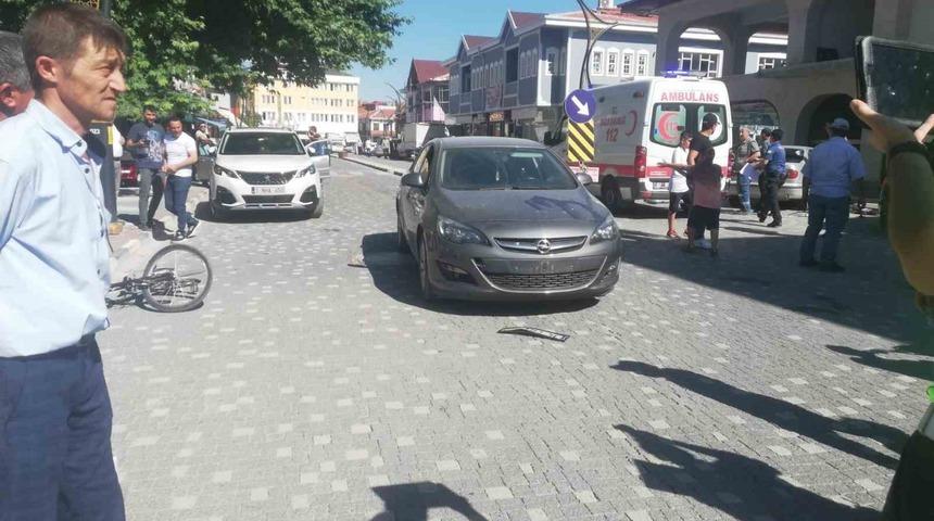 Otomobilin çarptığı bisiklet sürücüsü yaralandı