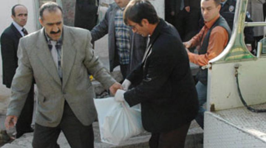 Evinin yatak odasında &ouml;ld&uuml;r&uuml;ld&uuml;