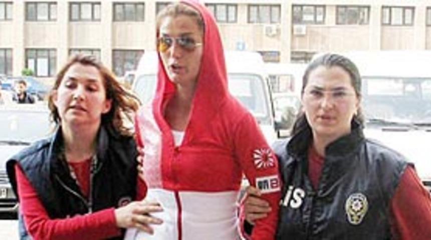 Tuğba &Ouml;zay serbest bırakıldı