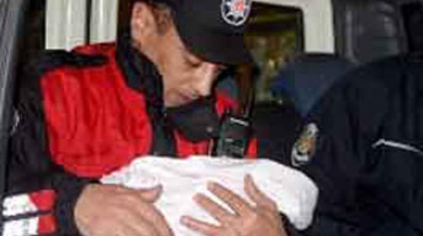 4.5 aylık bebeğe bakıcı dayağı