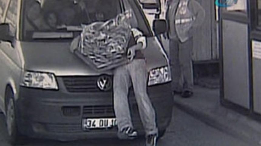 Minib&uuml;s simit&ccedil;iye b&ouml;yle &ccedil;arptı