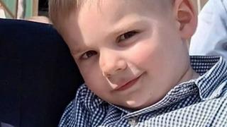 Polis 2 yaşındaki küçük çocuğu her yerde arıyor! Her olasılık araştırılıyor: Yırtıcı kuş ve kurt saldırısı, biçerdöver darbesi...