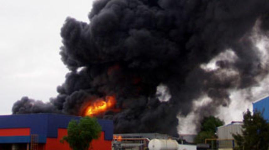 İzmir'deki fabrika yangını s&ouml;nd&uuml;r&uuml;ld&uuml;