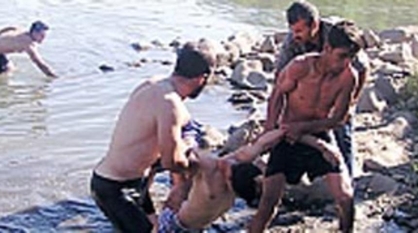 Dicle Nehri'nde 2 &ouml;ğrenci boğuldu