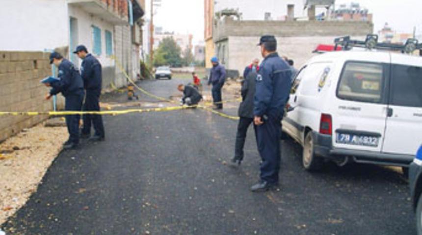 Okul m&uuml;d&uuml;r&uuml;n&uuml;n evi kaleşnikofla tarandı