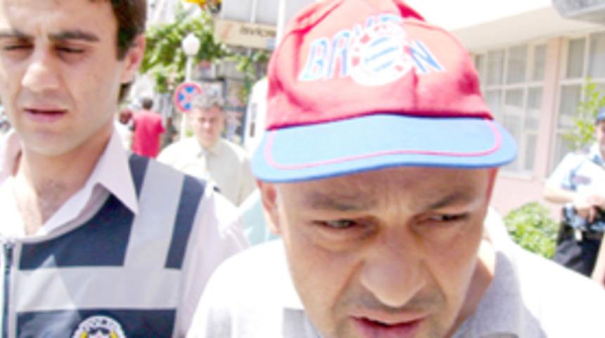Papazın bı&ccedil;aklanmasında "dinsel i&ccedil;erik" yok