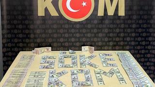 Turizm bölgelerinde piyasaya süreceklerdi... Binlerce sahte dolarla yakalandılar