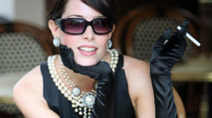 Audrey Hepburn'&uuml;n elbisesine 410 bin pound