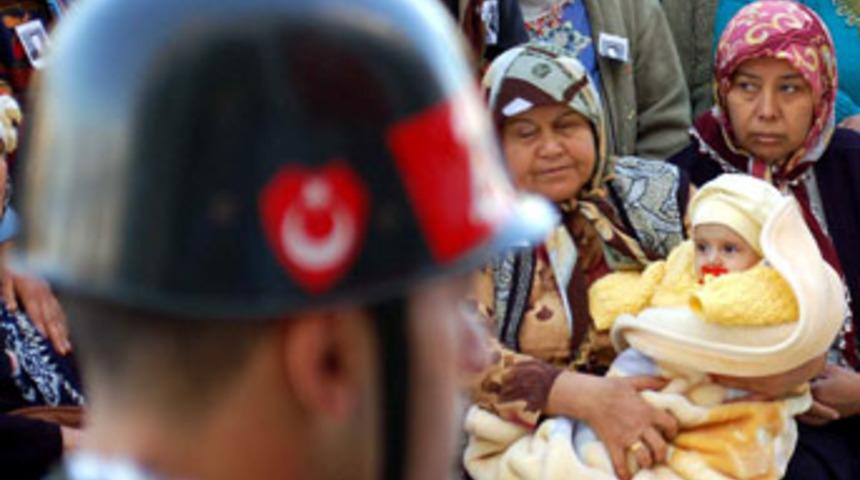 Şehit babaya asker selamı