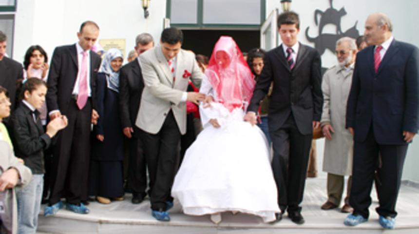 Nikahta son trend gelinler damatlardan daha b&uuml;y&uuml;k