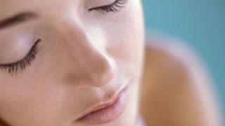 Astigmat göz tembelliğine sebep olabiliyor