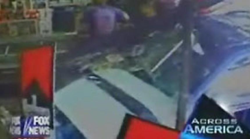 Hızını alamayıp markete girdi