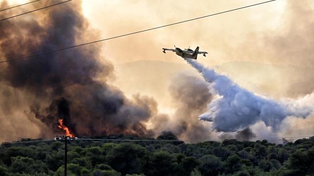 Yunanistan alevlerle boğuşuyor! 24 saatte 66 yeni yangın çıktı